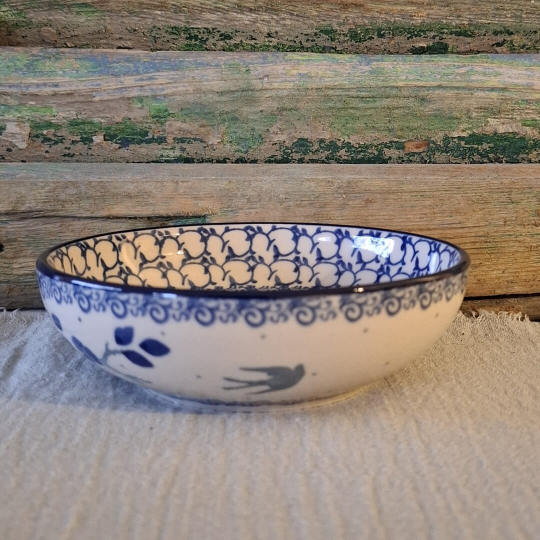 CA B89-2816x  Bunzlau Serveerkom 13cm  Swallows by Maria Starzyk